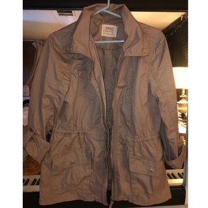 Beige trench jacket with sinch